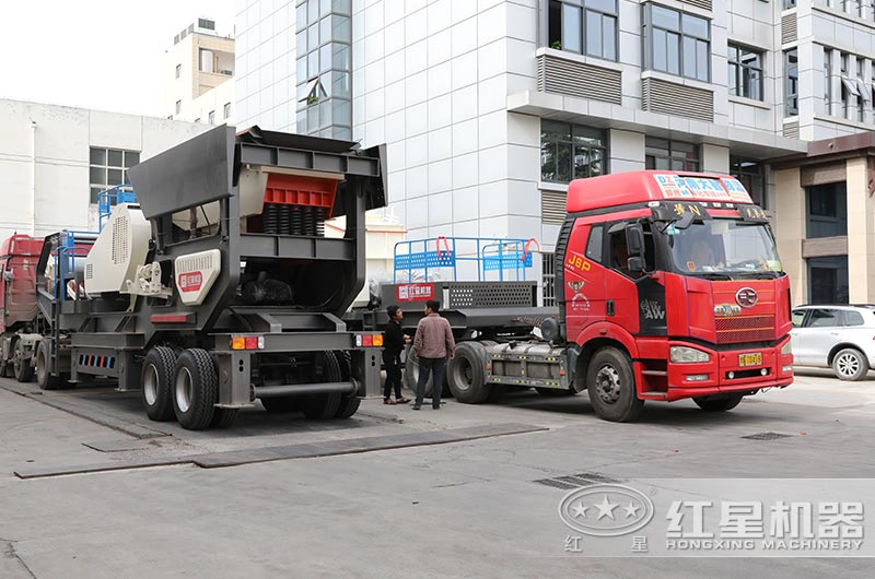 两台移动式建筑破碎生产线发货中